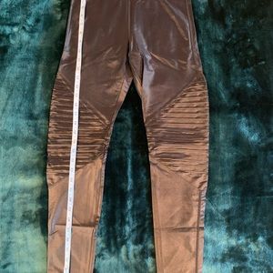 Women’s Carbon 38 Black Moto Leggings size M
